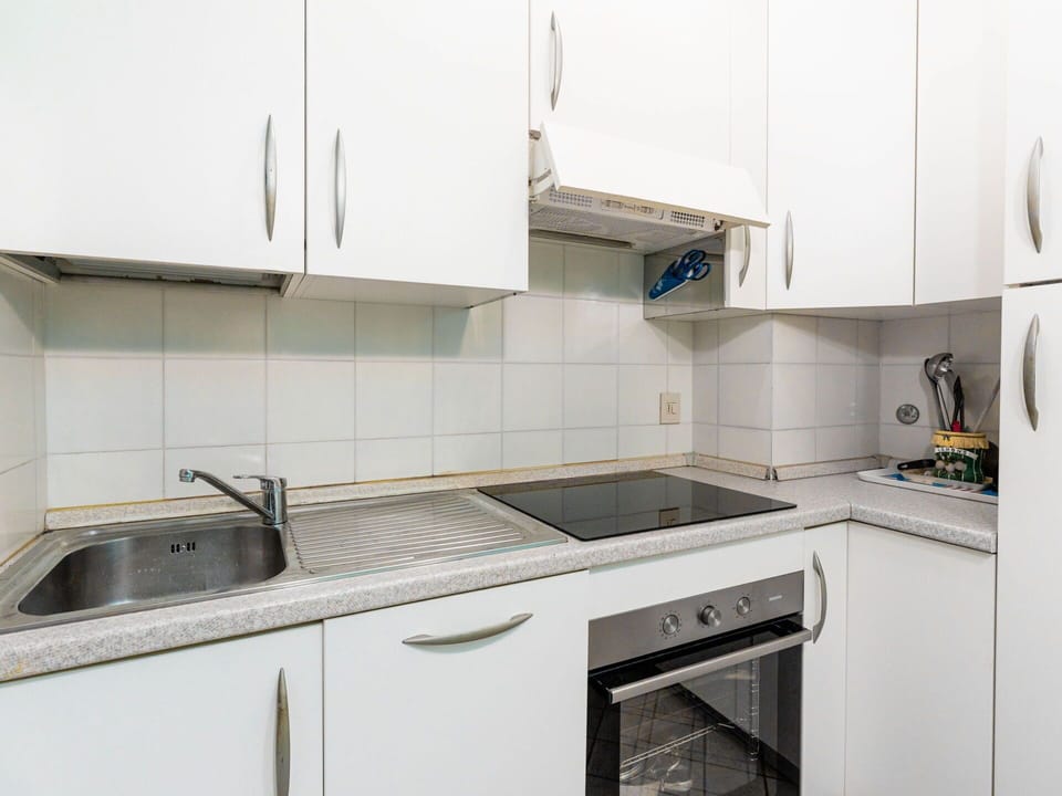 Cabinetry, Countertop, Kitchen Stove, Kitchen Sink, Sink, Kitchen, Tap, Building, Kitchen Appliance, Cooktop