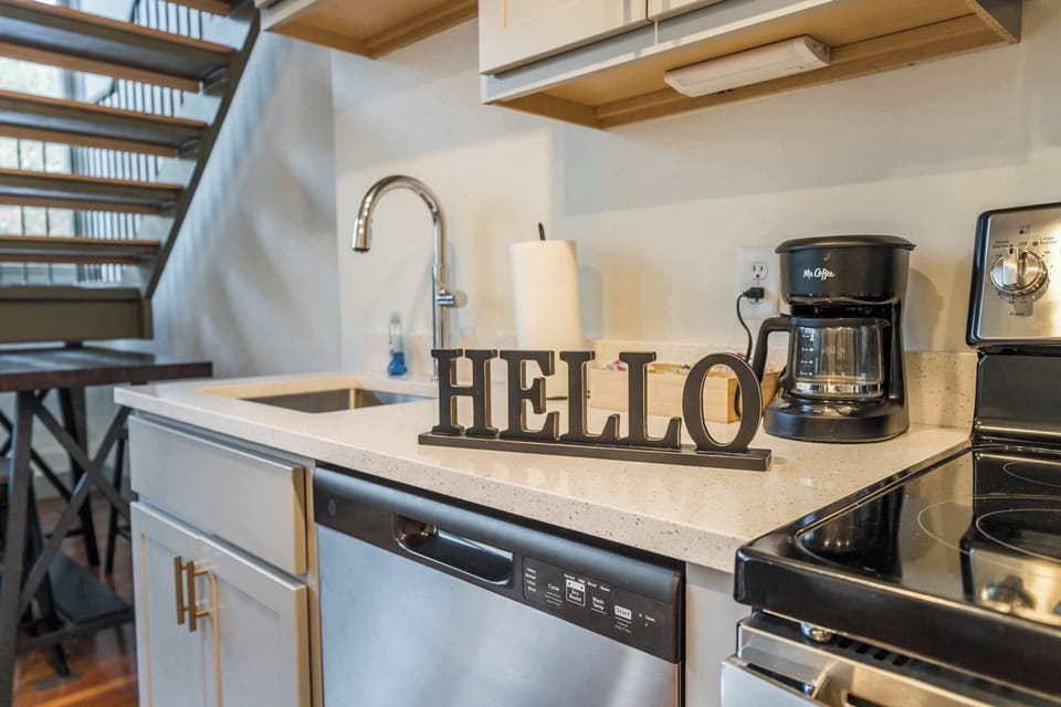 Kitchen: Cozy kitchen and dining setup, designed for comfort and convenience.