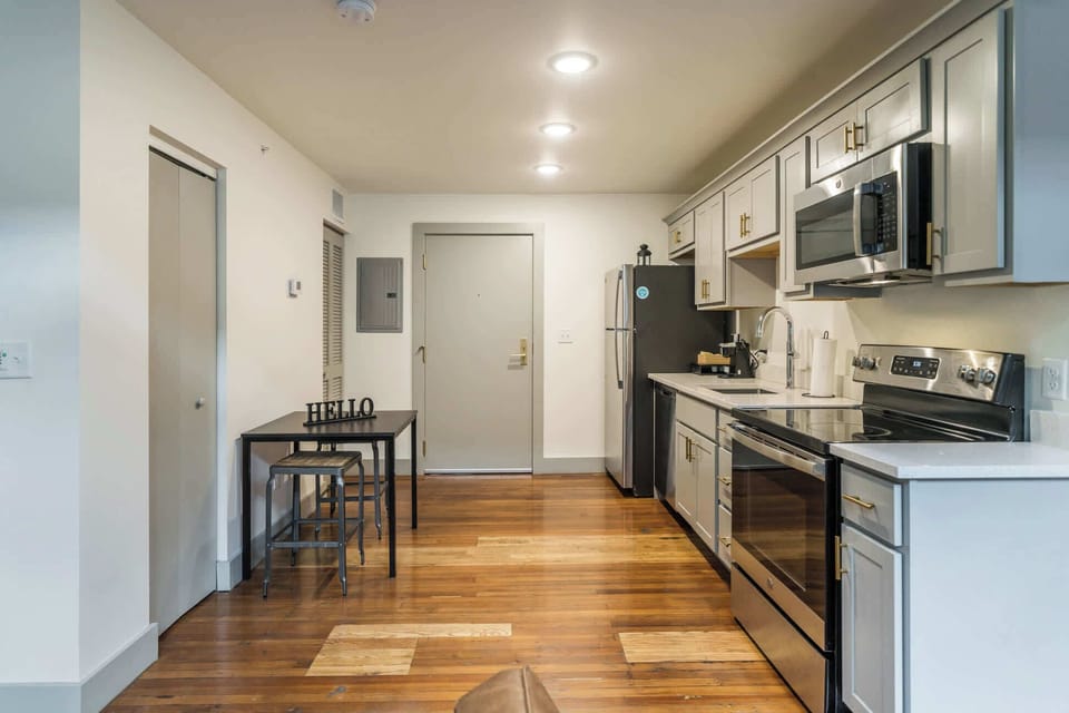 Kitchen: Cozy kitchen and dining setup, designed for comfort and convenience.