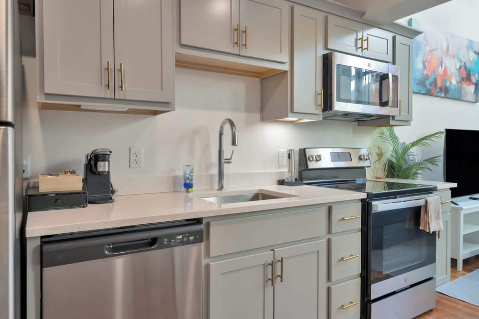 Kitchen: Cook, gather, and unwind — this modern kitchen is fully equipped and ready for anything from morning coffee to gourmet dinners. 🍳☕✨ 