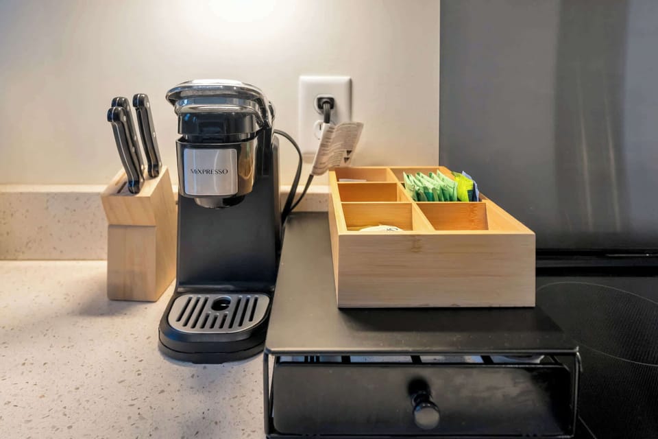 Kitchen: Cozy kitchen and dining setup, designed for comfort and convenience.