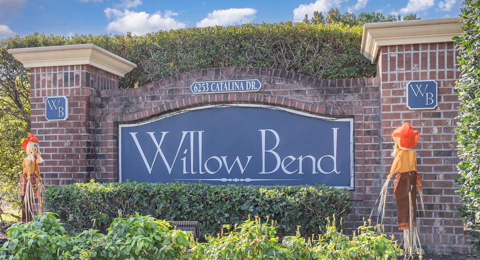 Willow Bend Entrance