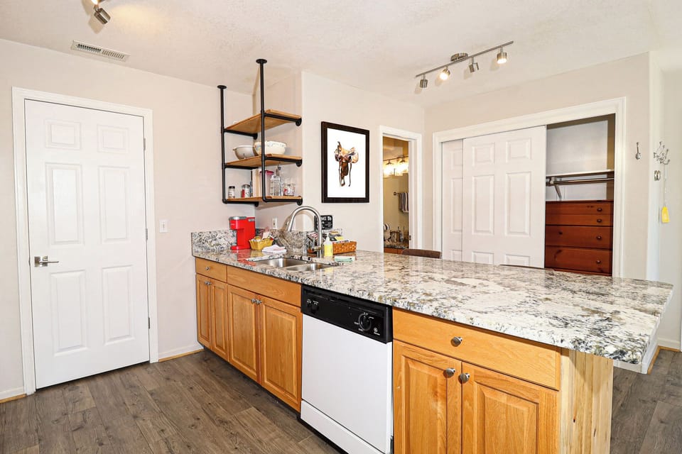 Countertop Dining and Dishwasher