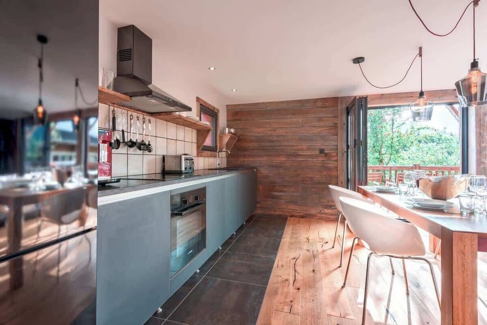Second, fully equipped kitchen on lower level. Ideal for sharing families and friends or multi-generational groups.