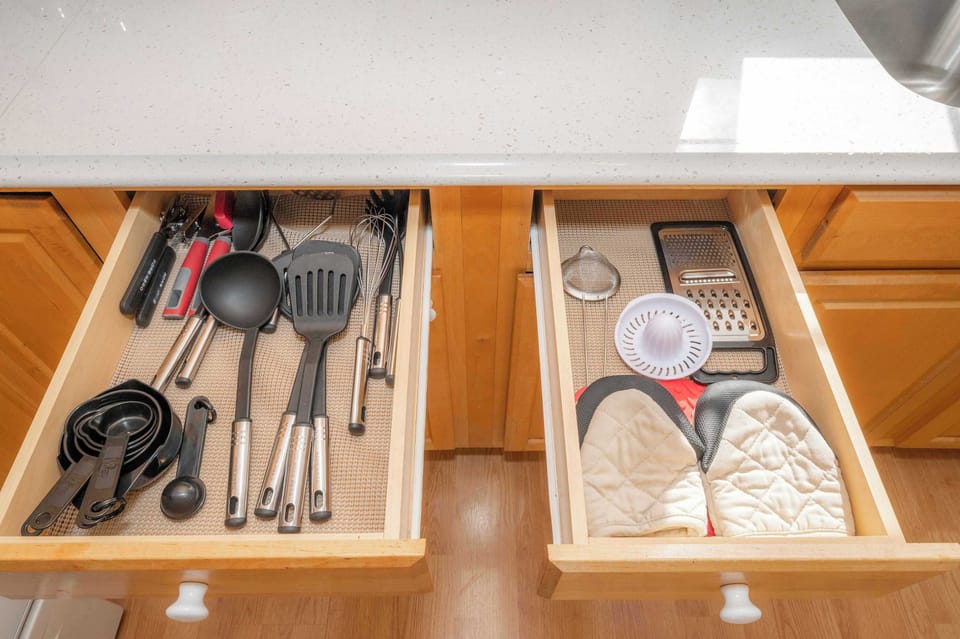 No need to pack the dishes & cutlery for your Kentucky getaway!