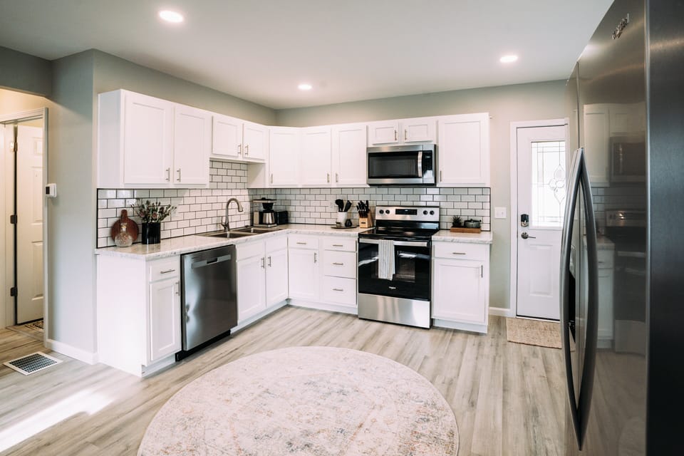 Fully loaded kitchen with Williams and Sonoma glassware/cookware.