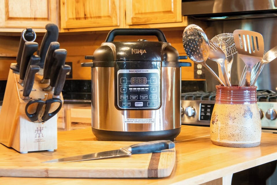 Ridge Vista's fully-equipped kitchen
