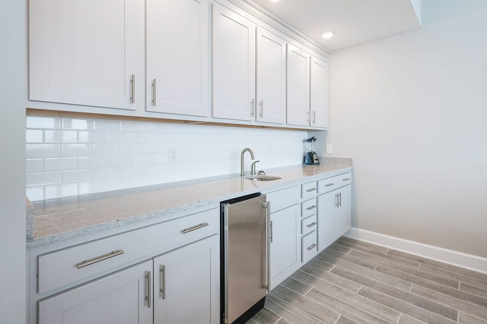 Grab a chilled drink from the fridge, blend a smoothie, or create your favorite cocktail at the wet bar