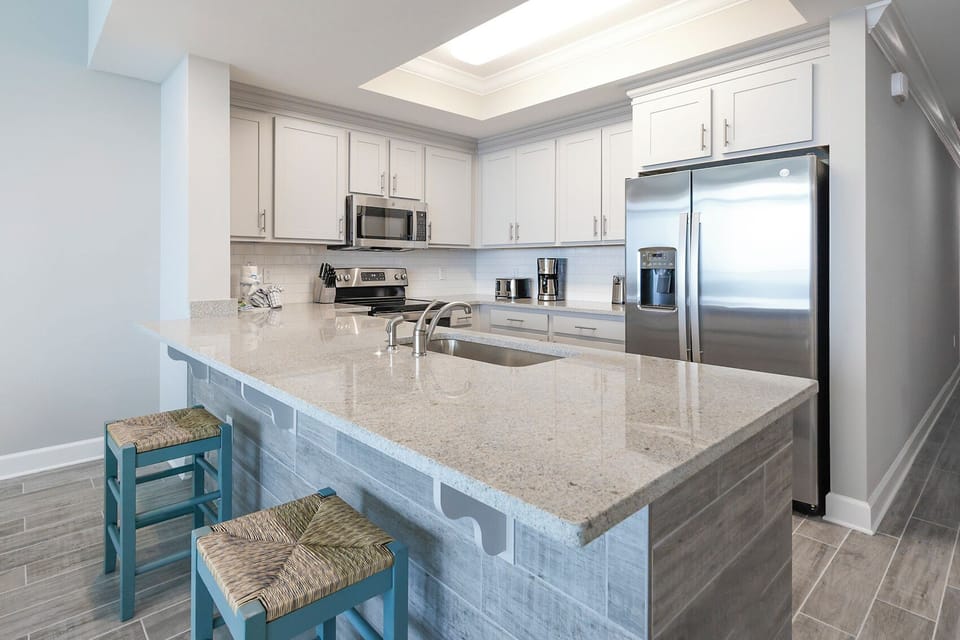 Sip your morning coffee at the breakfast bar and get ready for a beach day in this stylish space