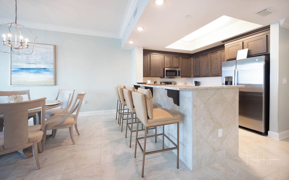 Wake up with morning coffee at the breakfast bar and get ready for a beach day in this stylish space