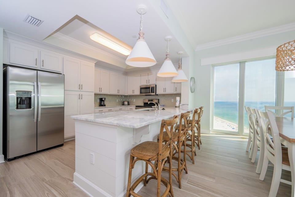 Wake up with morning coffee at the breakfast bar and get ready for a beach day in this stylish space