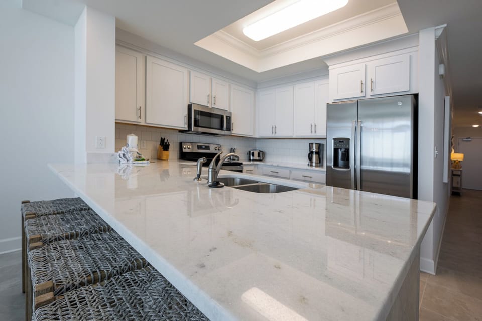 Wake up with morning coffee at the breakfast bar and get ready for a beach day in this stylish space