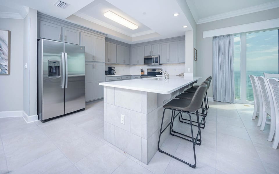 Wake up with morning coffee at the breakfast bar and get ready for a beach day in this stylish space