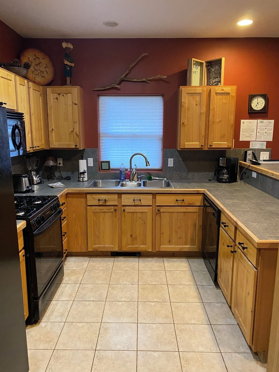 Kitchen main floor (1)