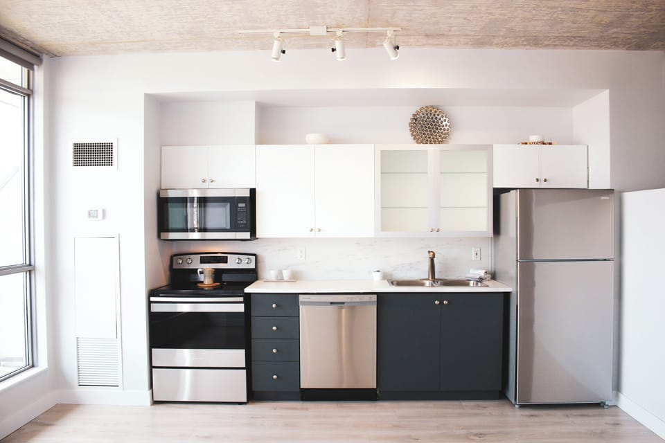 Full kitchen with 4 new stainless steel appliances