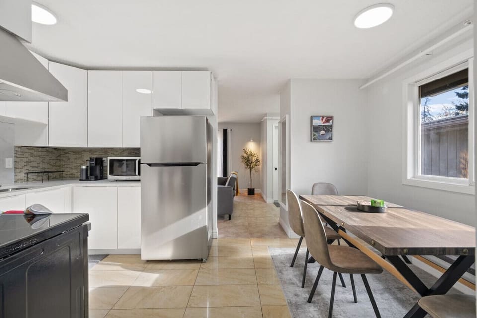 Enjoy the convenience of a fully equipped kitchen, featuring a Keurig coffee machine, toaster, fridge, dishwasher, and all the essentials, including salt and pepper, to make your stay feel like home.