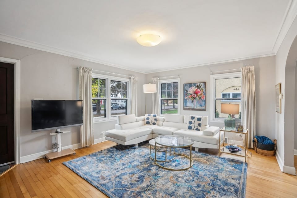 Home Decor, Furniture, Indoors, Living Room, Room