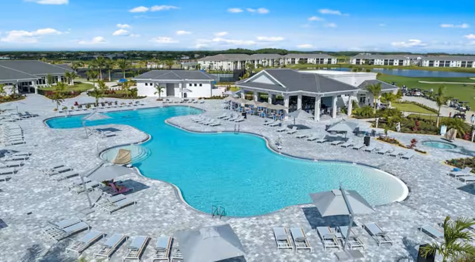 HOA Pool, restaurants