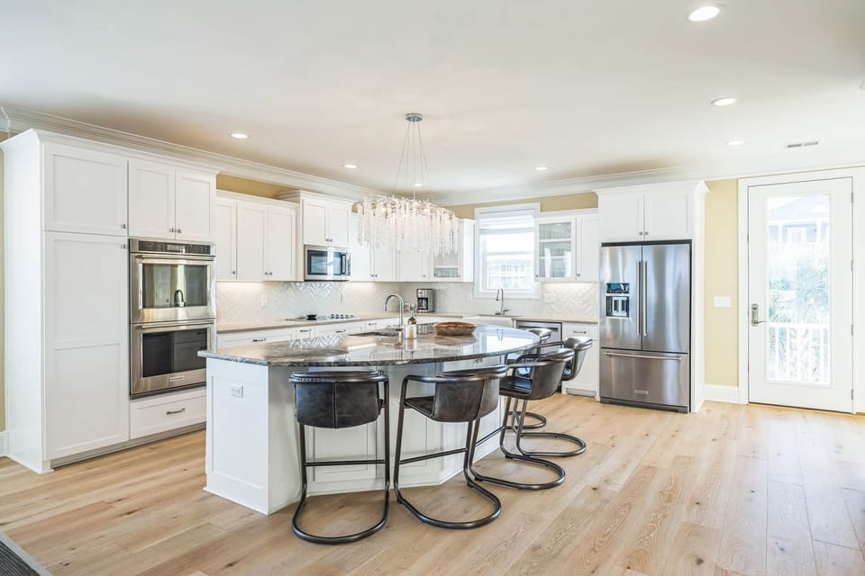 Kitchen Bar and Seating