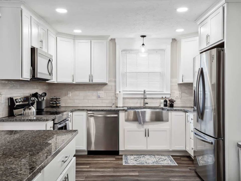 Bright and inviting kitchen – perfect for creating memorable meals with friends and family. ️