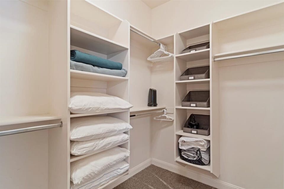 Master bedroom Closet