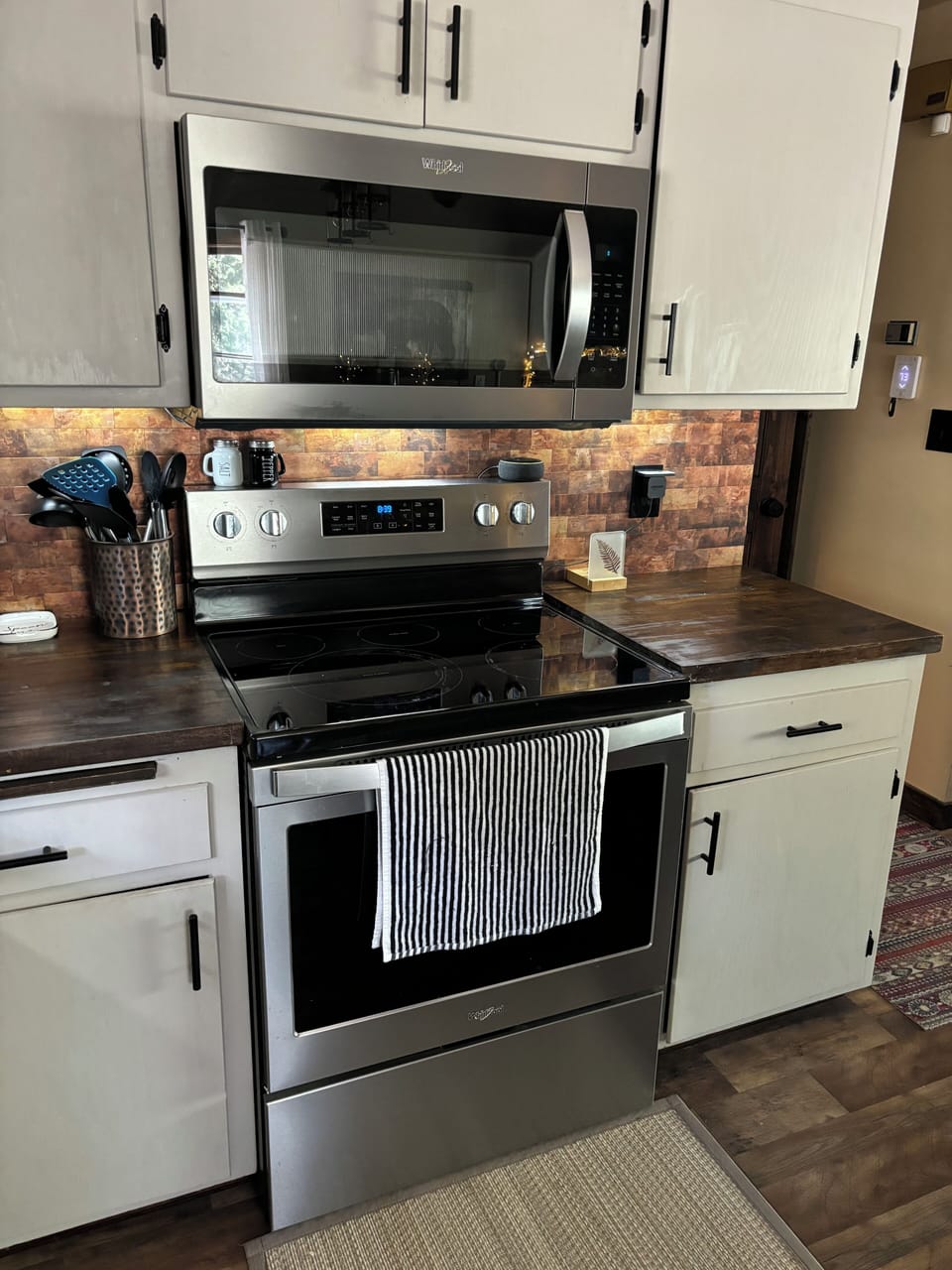 Full kitchen