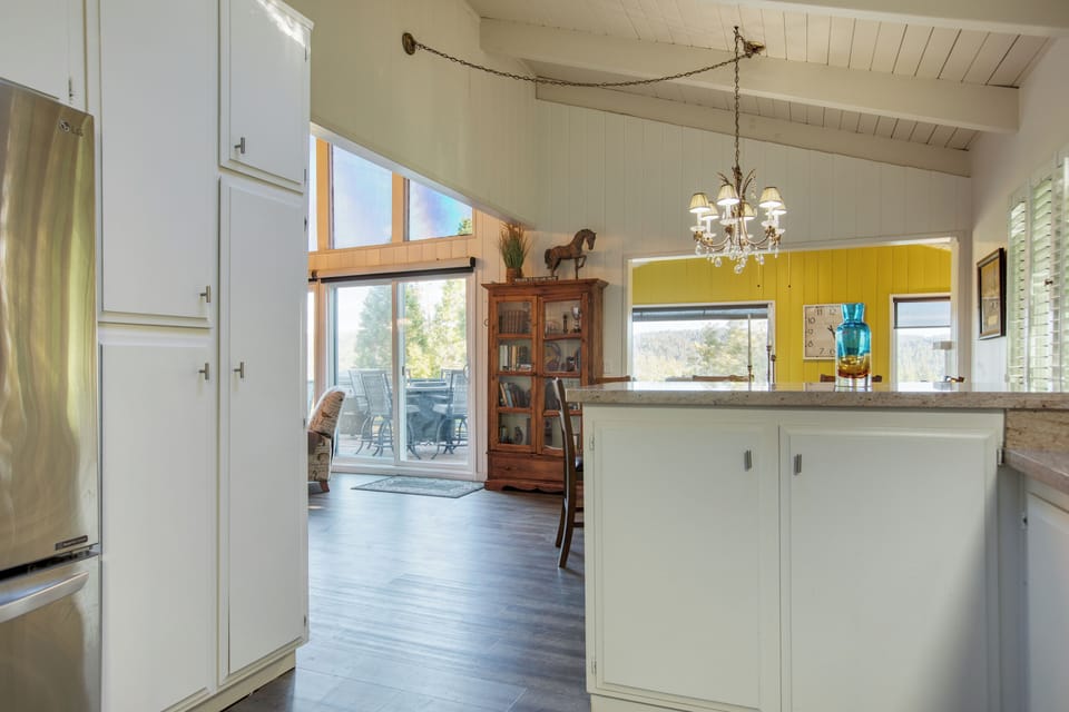 Fully equipped kitchen.