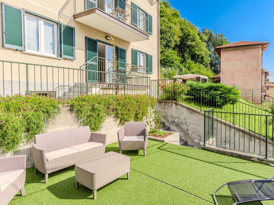 Cloud, Sky, Building, Plant, Window, Property, Green, House, Land Lot, Tree