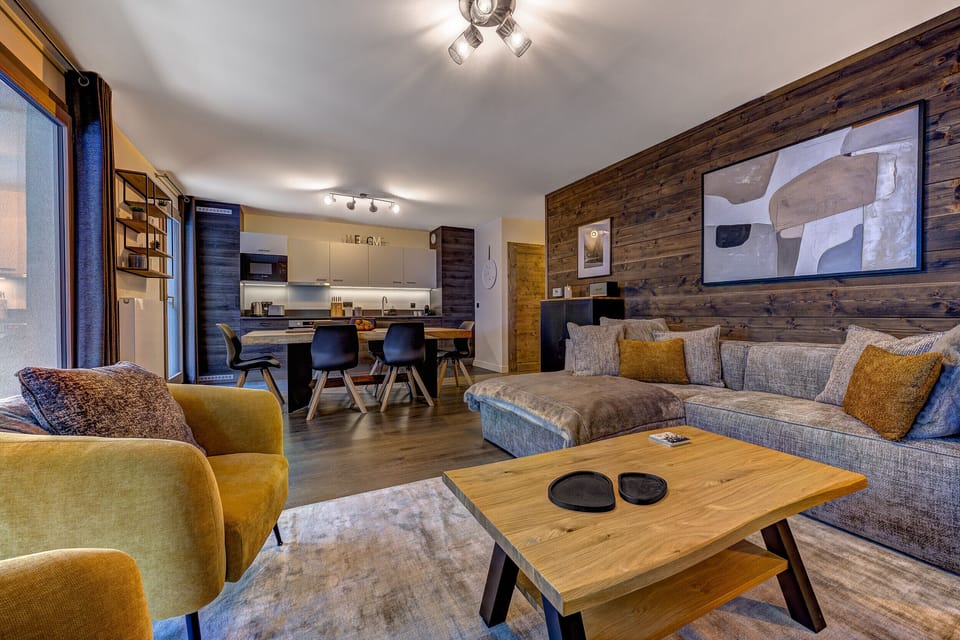 Bright, open plan living area 