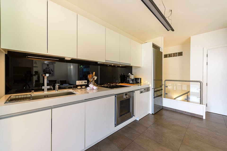 Flat Loft Evasion: Fully equipped open-plan kitchen (professionnal oven, Miele dishwasher, Krups ground coffee machine, toaster, combined washing/dryer machine...)