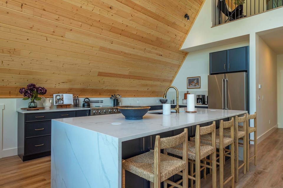 Fully stocked kitchen for you to enjoy!