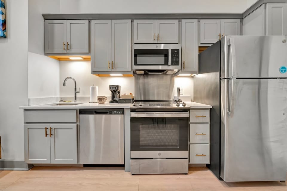 Kitchen: Modern kitchen with sleek stainless-steel appliances for your home-made meals!