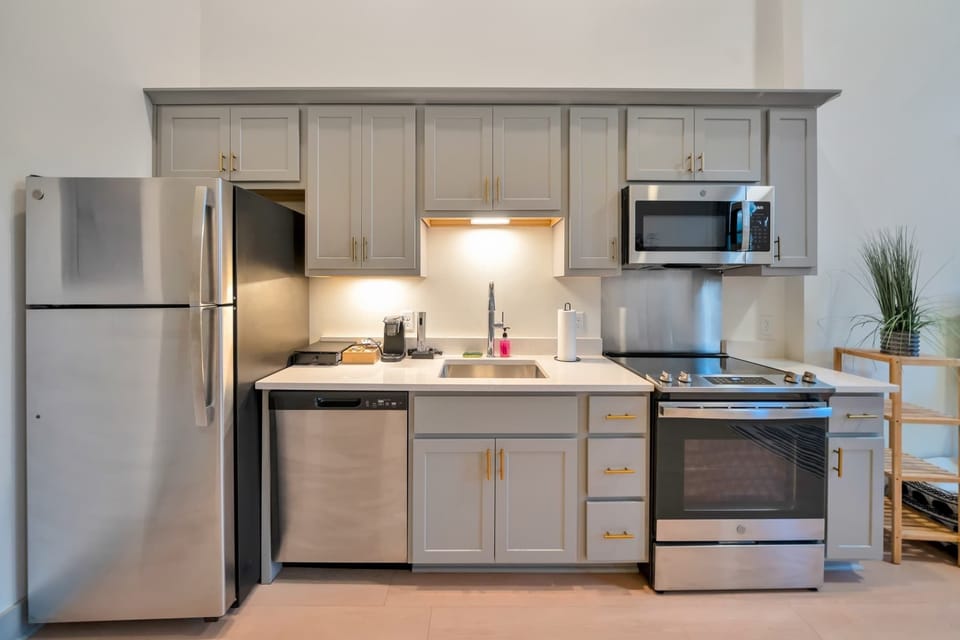 Kitchen: Cozy kitchen and dining setup, designed for comfort and convenience.