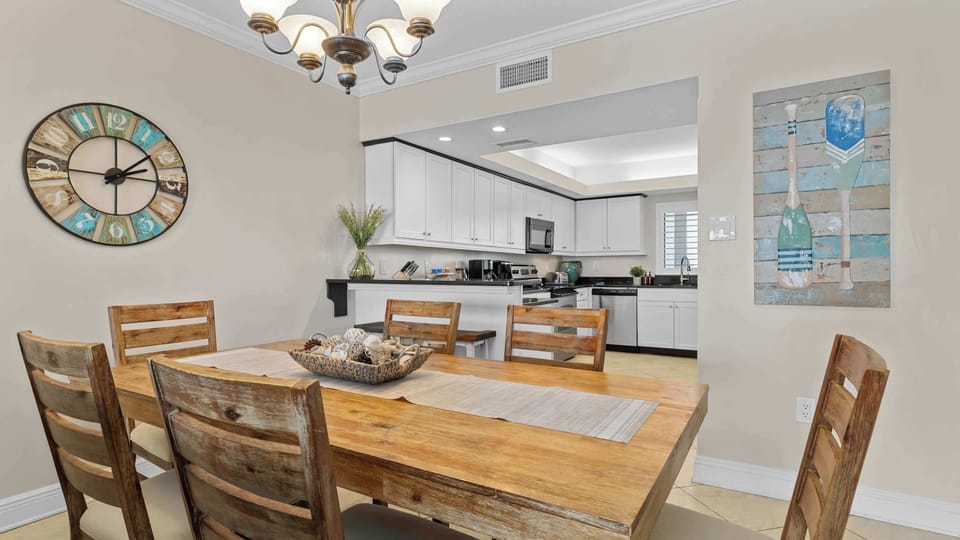 Plan your day over breakfast, share stories over dinner, or lay out your favorite board game at the 6-top dining table.