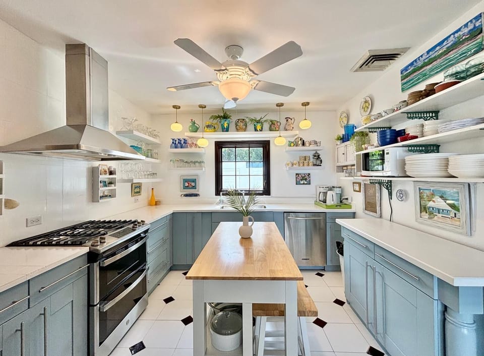 fully equipped kitchen, lovingly refurbished!
