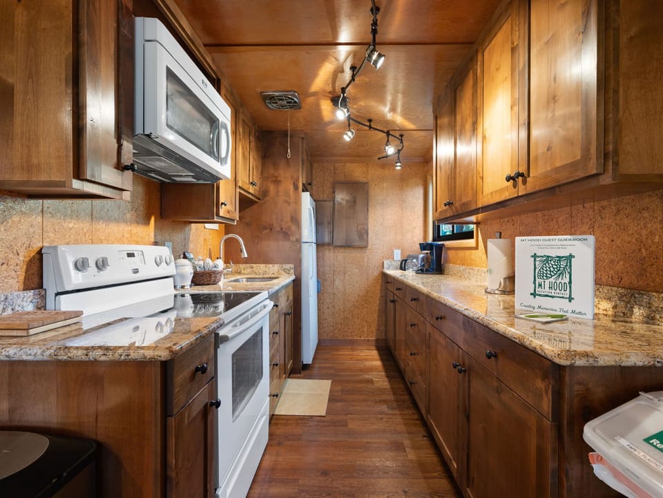 Mucoy Retreat Kitchen 3