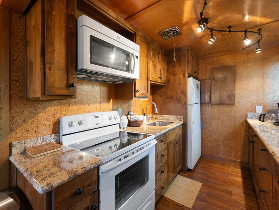 Mucoy Retreat Kitchen 2