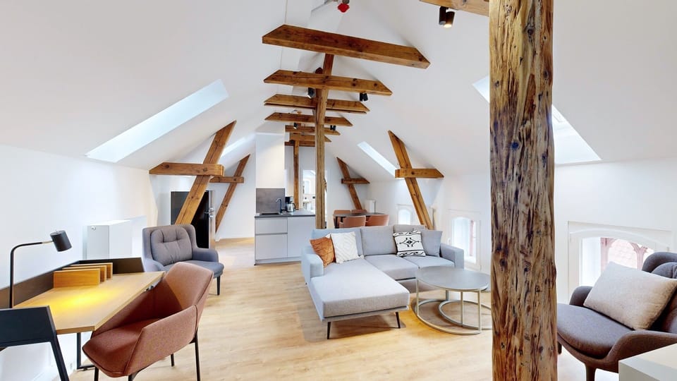 High-quality and tasteful furnishings in Apartment 11 (1)
