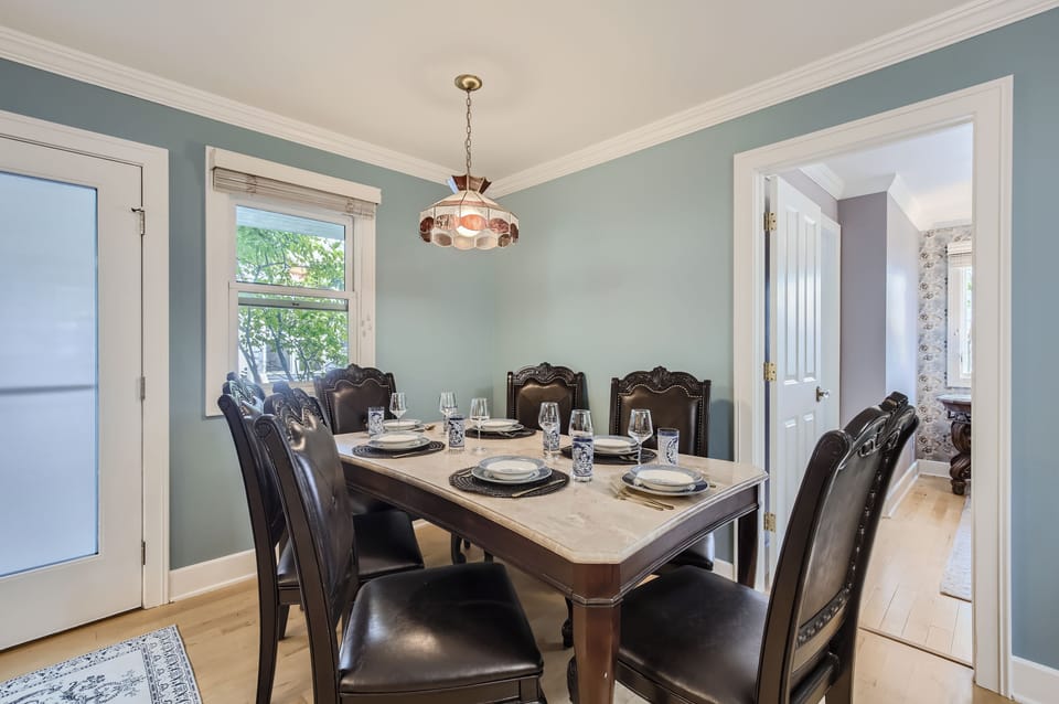 Dinning table set for 6