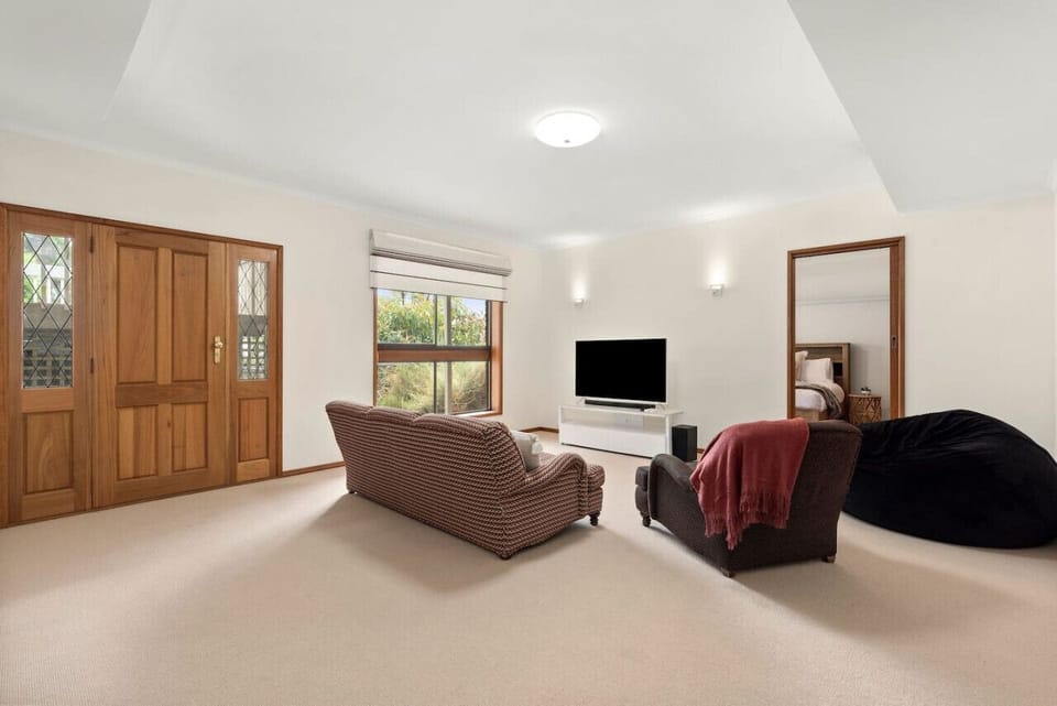 Second lounge retreat