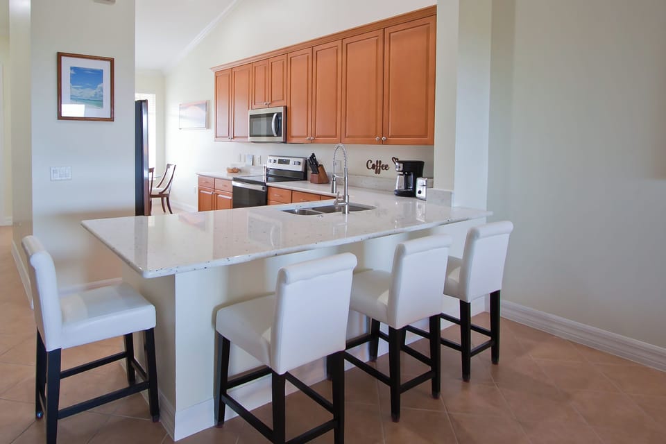 Kitchen & Counter Seating