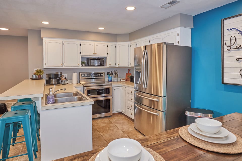 Fully stocked kitchen and huge fridge.  Coffee maker for single pods or pot.