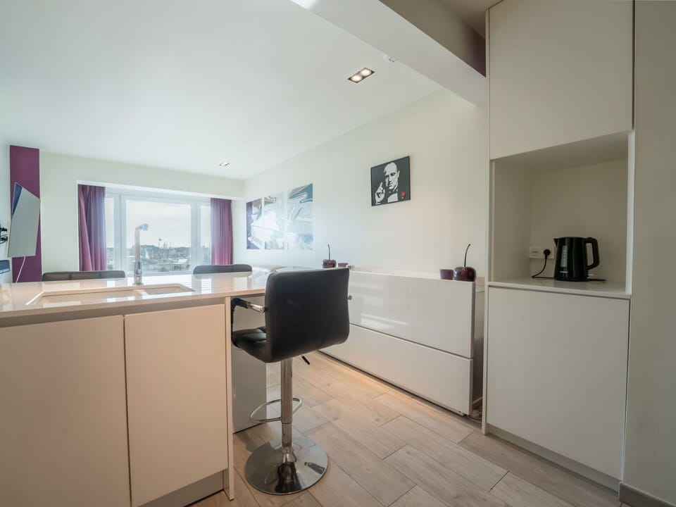 Building, Architecture, Interior Design, Flooring, Floor, Wood, Real Estate, Ceiling, Window