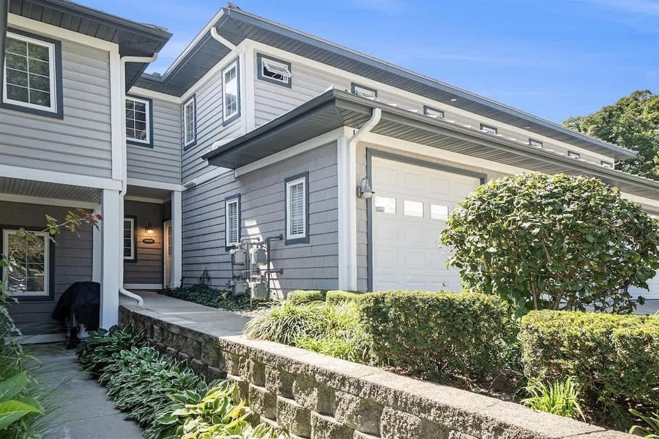 Discover Riverside Bliss at Mariners Cove 11 - A Beachy Condo in a Peaceful Environment