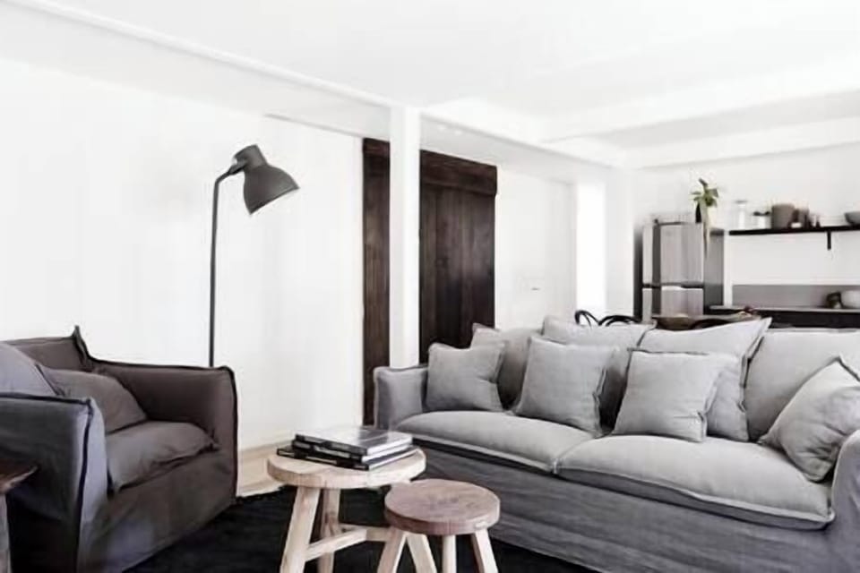 Downstairs lounge