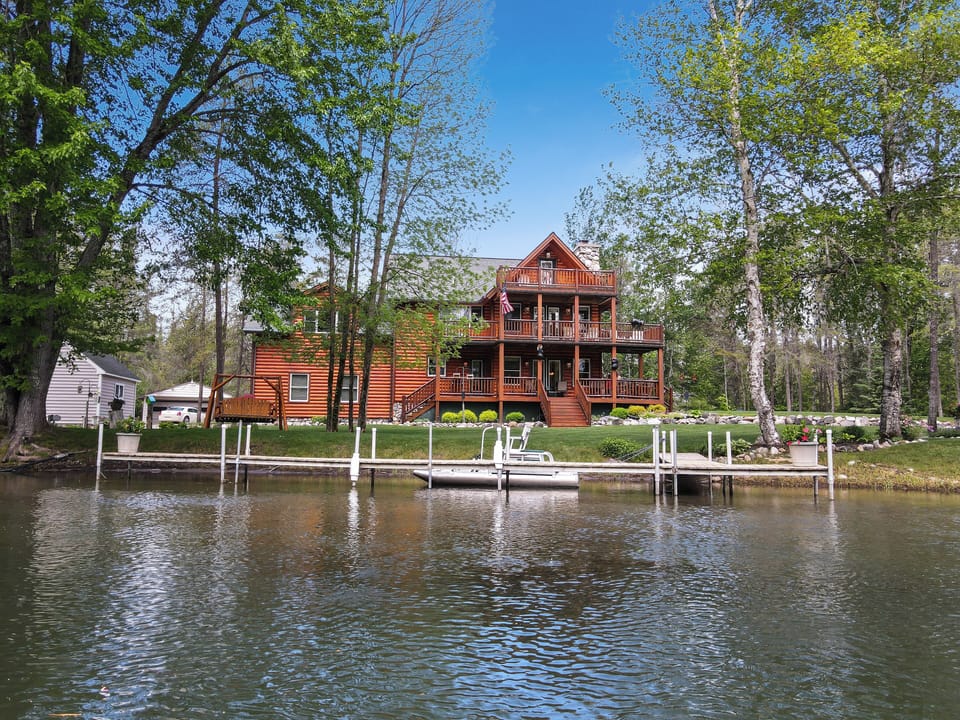House from river w dock level w water