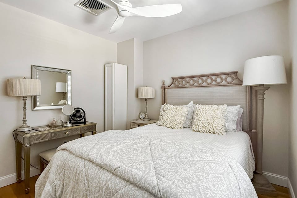 While this cozy queen bedroom doesn’t have a seaside view, it offers a quiet, private retreat—perfect for restful nights and peaceful mornings.
