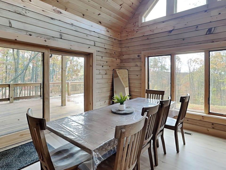 Dining Area w. Chair + Bench Seating for 10
