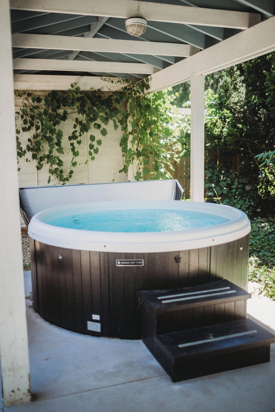 Outdoor spa tub