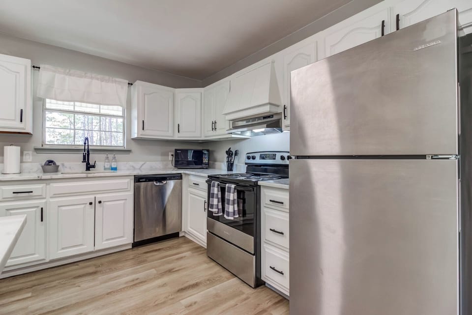 Fully functional kitchen